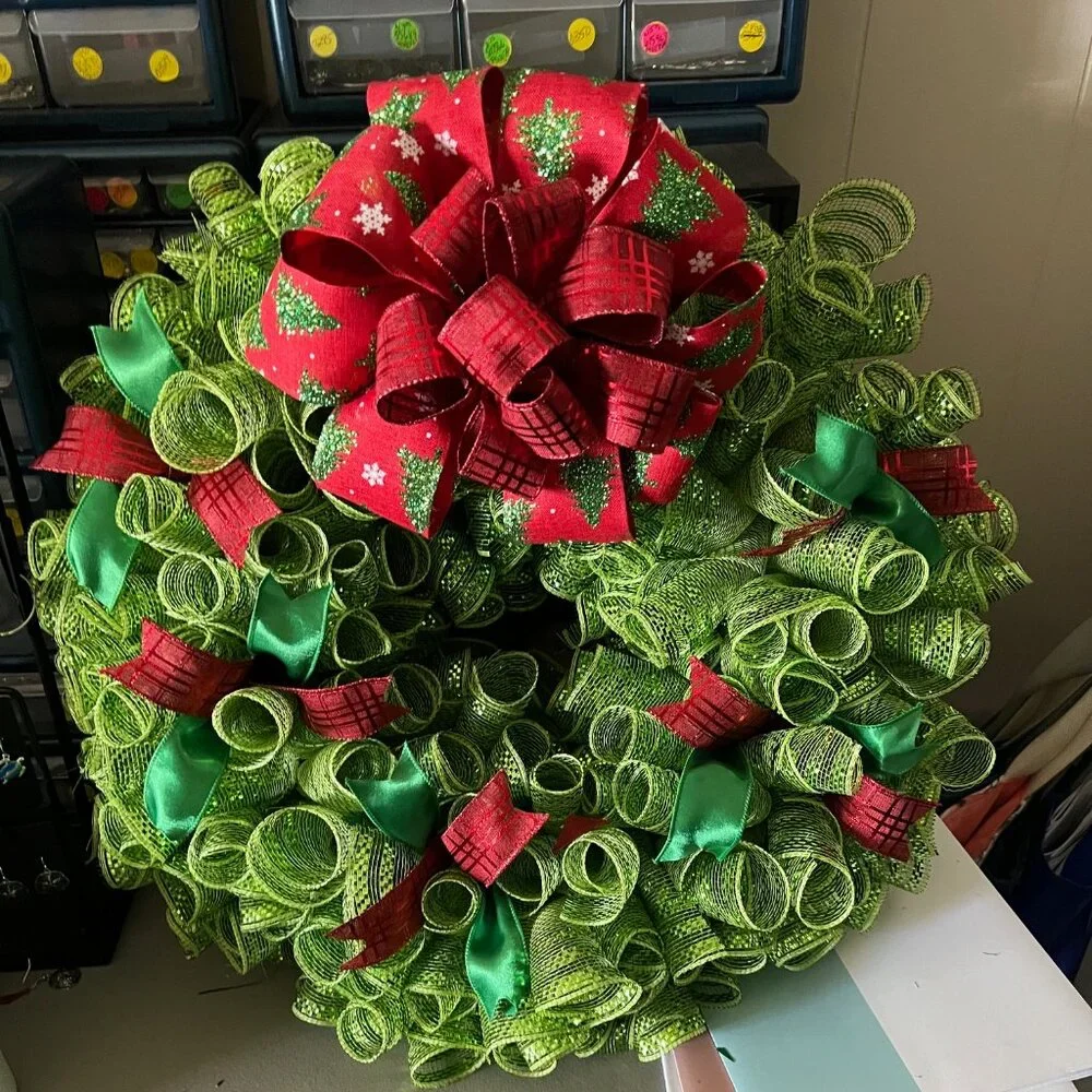 Christmas Curly Wreath 103